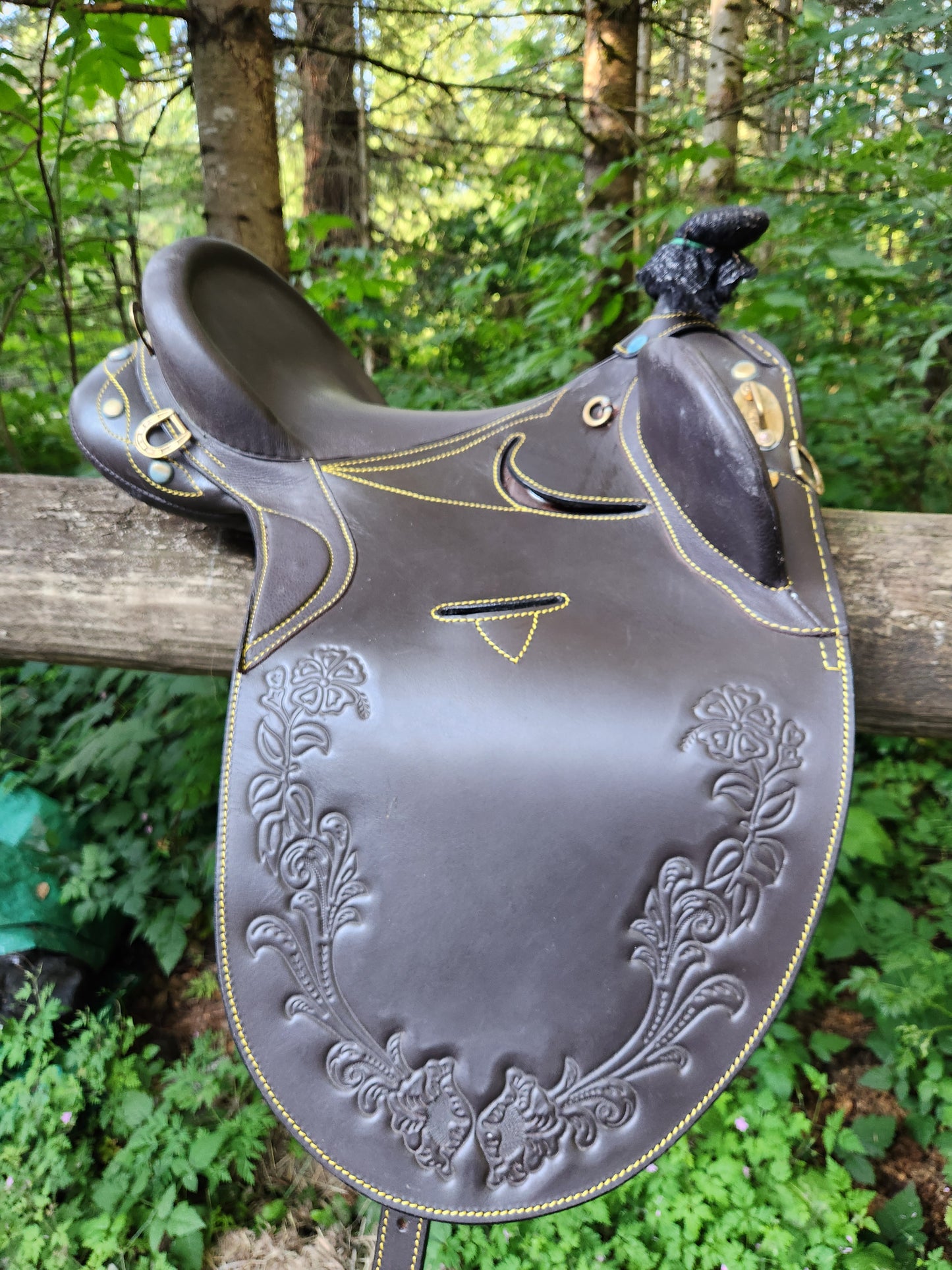 15" Brown Aussie Saddle with horn